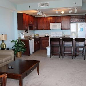 One-Bedroom Apartment Lake View